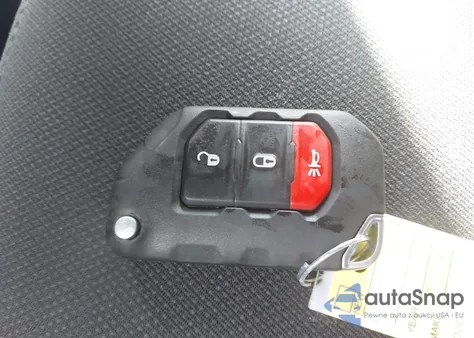 2020 Jeep Wrangler Unlimited Sahara 4X4 z USA, uszkodzony, nr VIN 1C4HJXEN1LW204563